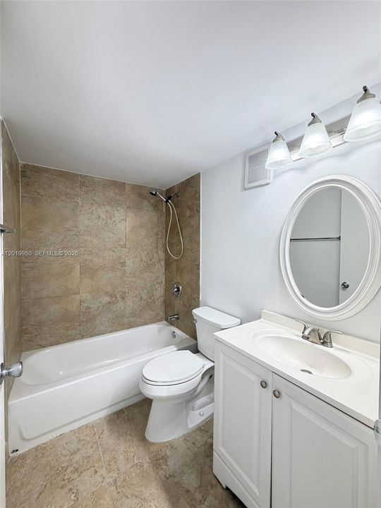Active With Contract: $1,700 (1 beds, 1 baths, 760 Square Feet)