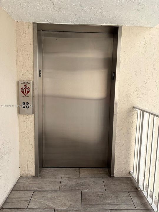 Active With Contract: $1,700 (1 beds, 1 baths, 760 Square Feet)