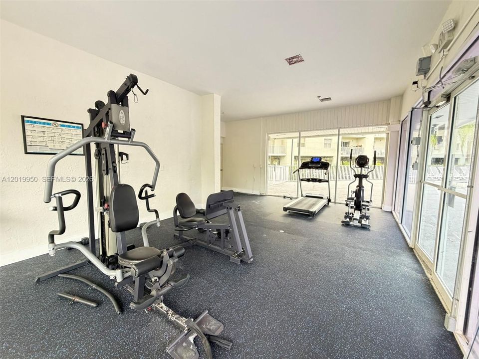 Active With Contract: $1,700 (1 beds, 1 baths, 760 Square Feet)