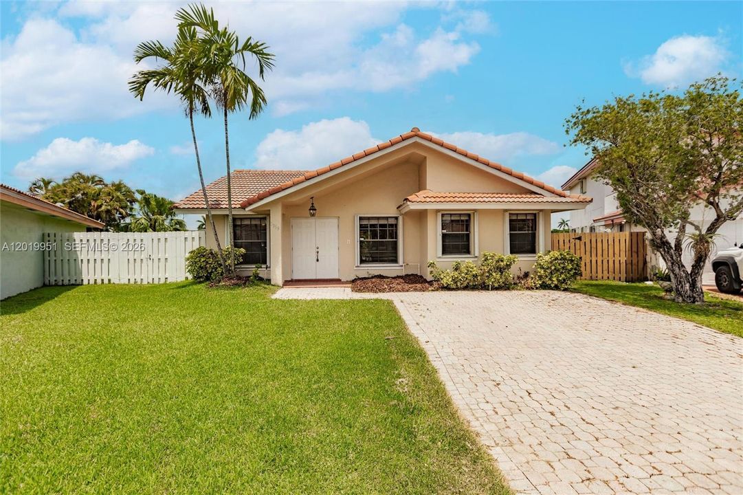 Active With Contract: $529,900 (2 beds, 2 baths, 1357 Square Feet)