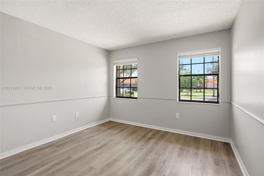 Active With Contract: $529,900 (2 beds, 2 baths, 1357 Square Feet)