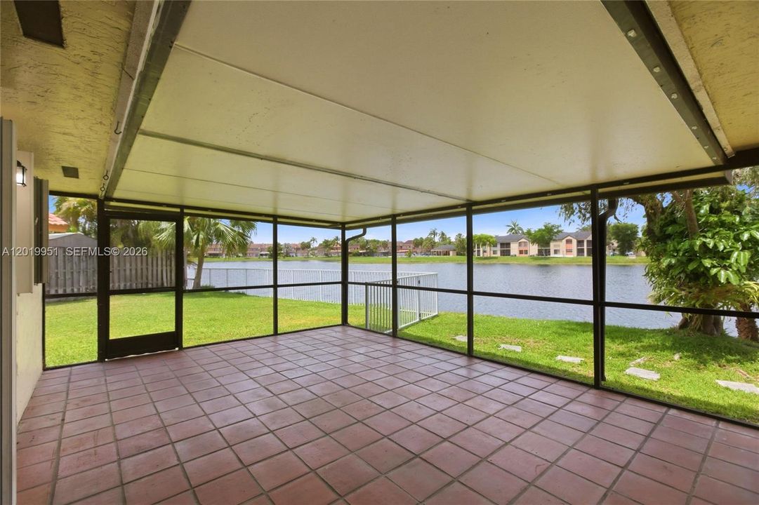 Active With Contract: $529,900 (2 beds, 2 baths, 1357 Square Feet)