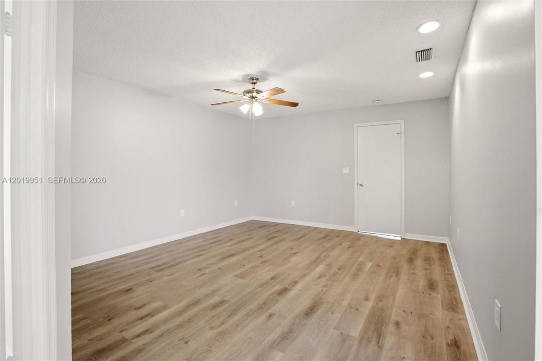 Active With Contract: $529,900 (2 beds, 2 baths, 1357 Square Feet)