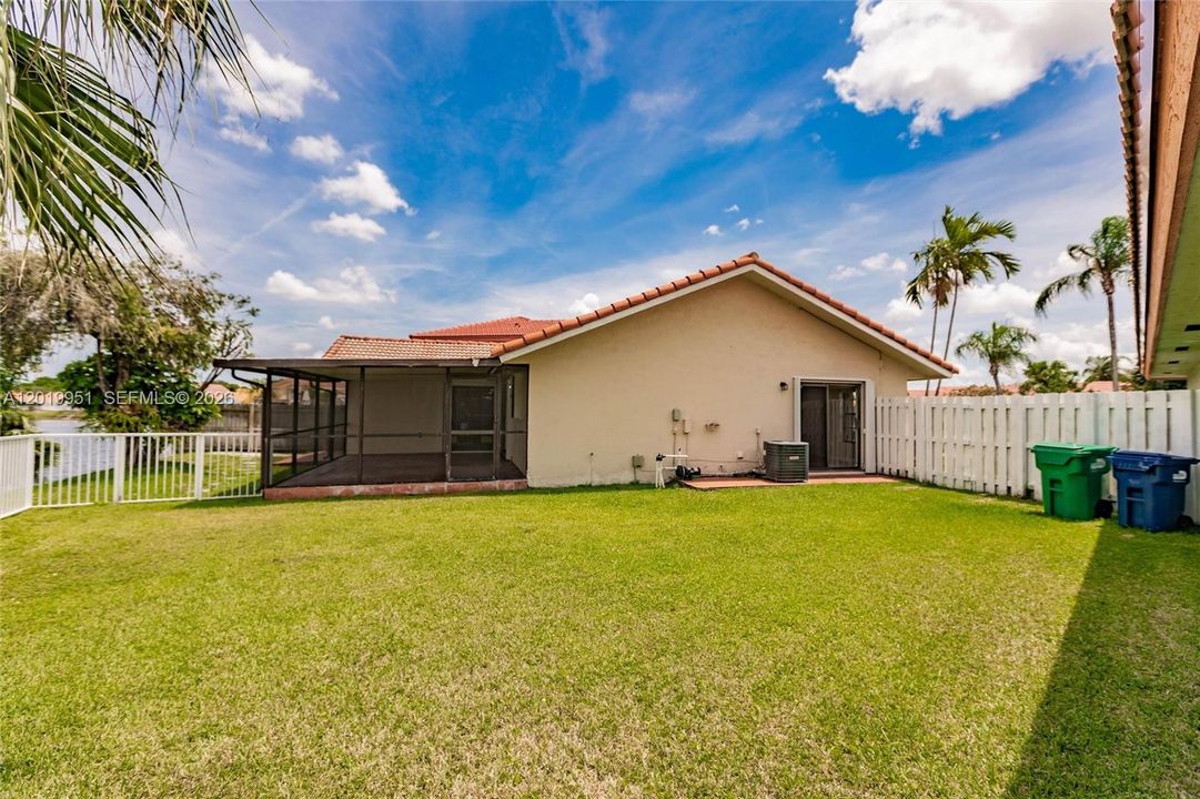 Active With Contract: $529,900 (2 beds, 2 baths, 1357 Square Feet)