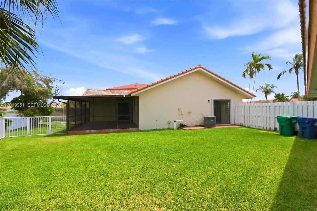Active With Contract: $529,900 (2 beds, 2 baths, 1357 Square Feet)