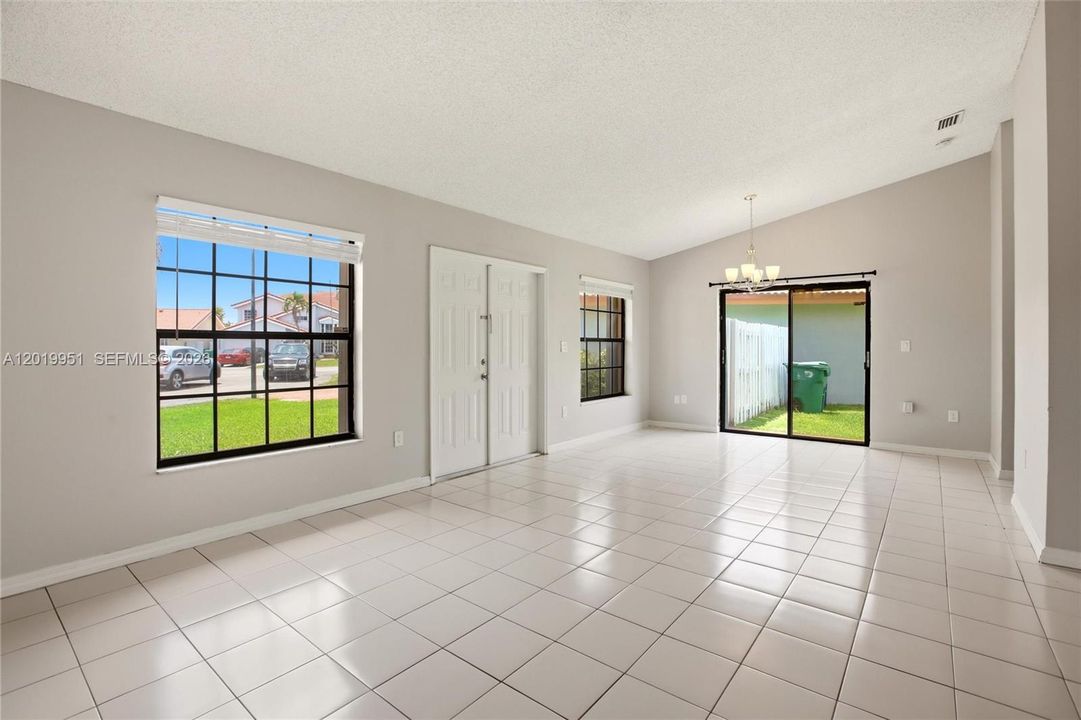 Active With Contract: $529,900 (2 beds, 2 baths, 1357 Square Feet)