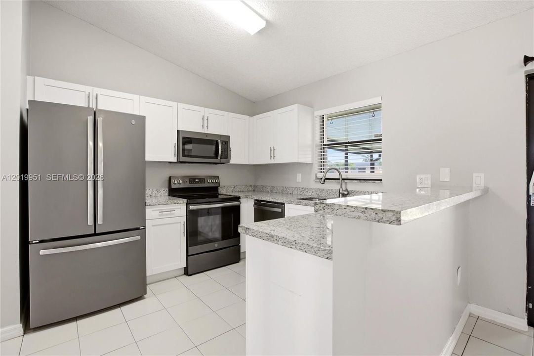 Active With Contract: $529,900 (2 beds, 2 baths, 1357 Square Feet)
