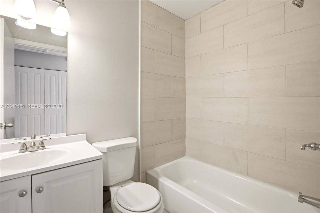 Active With Contract: $529,900 (2 beds, 2 baths, 1357 Square Feet)