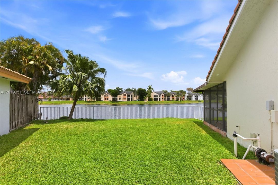 Active With Contract: $529,900 (2 beds, 2 baths, 1357 Square Feet)