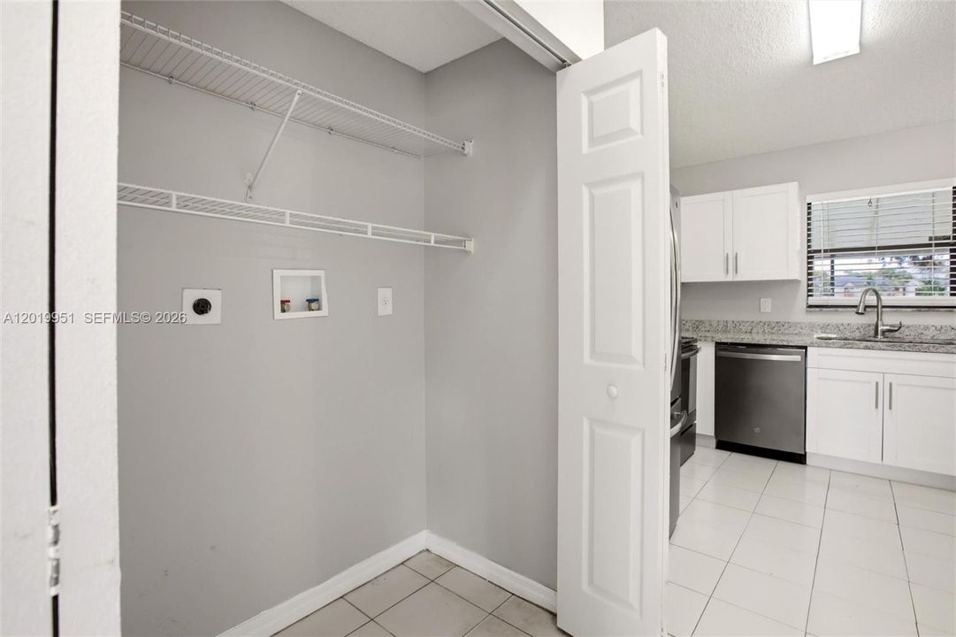 Active With Contract: $529,900 (2 beds, 2 baths, 1357 Square Feet)