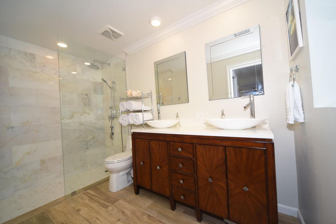 09 Master Bathroom