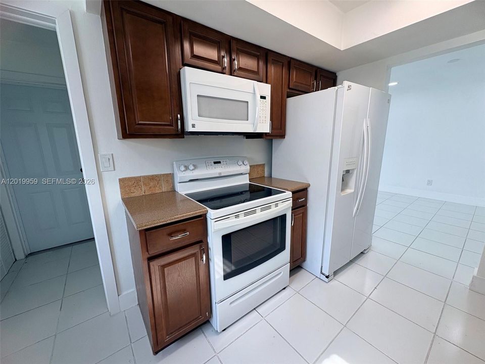 В аренду: $2,250 (2 спален, 2 ванн, 1331 Квадратных фут)