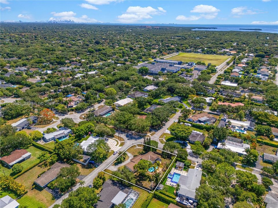 Activo con contrato: $946,000 (3 camas, 2 baños, 1860 Pies cuadrados)