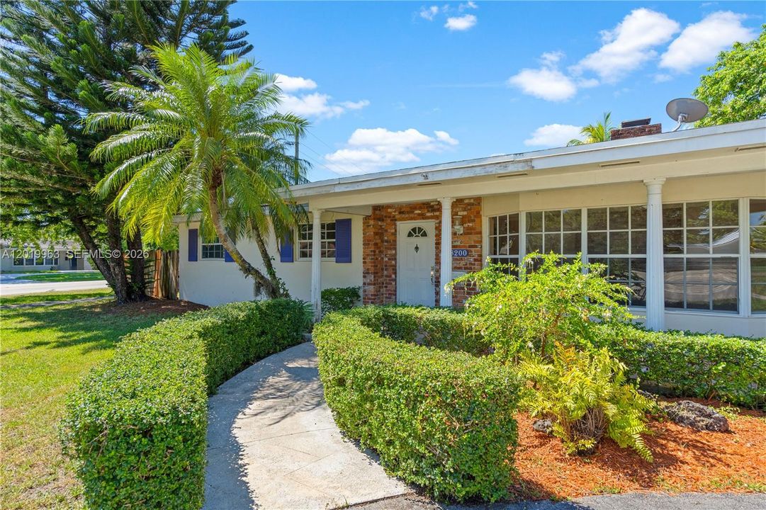 Activo con contrato: $946,000 (3 camas, 2 baños, 1860 Pies cuadrados)