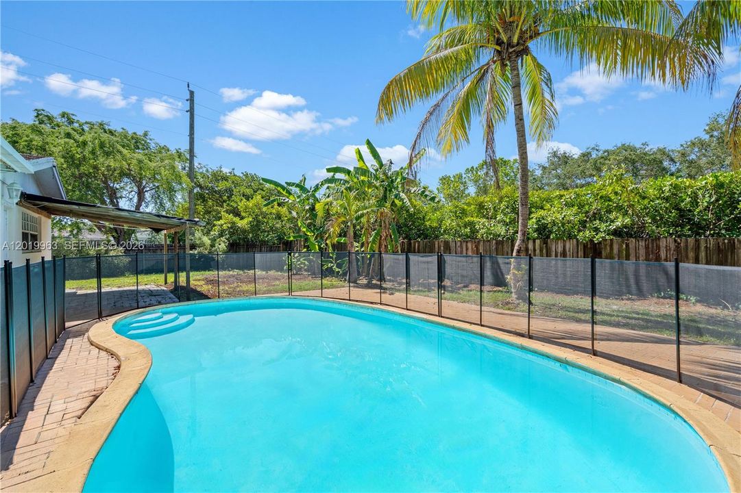 Activo con contrato: $946,000 (3 camas, 2 baños, 1860 Pies cuadrados)