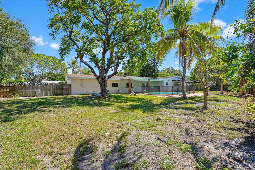 Activo con contrato: $946,000 (3 camas, 2 baños, 1860 Pies cuadrados)