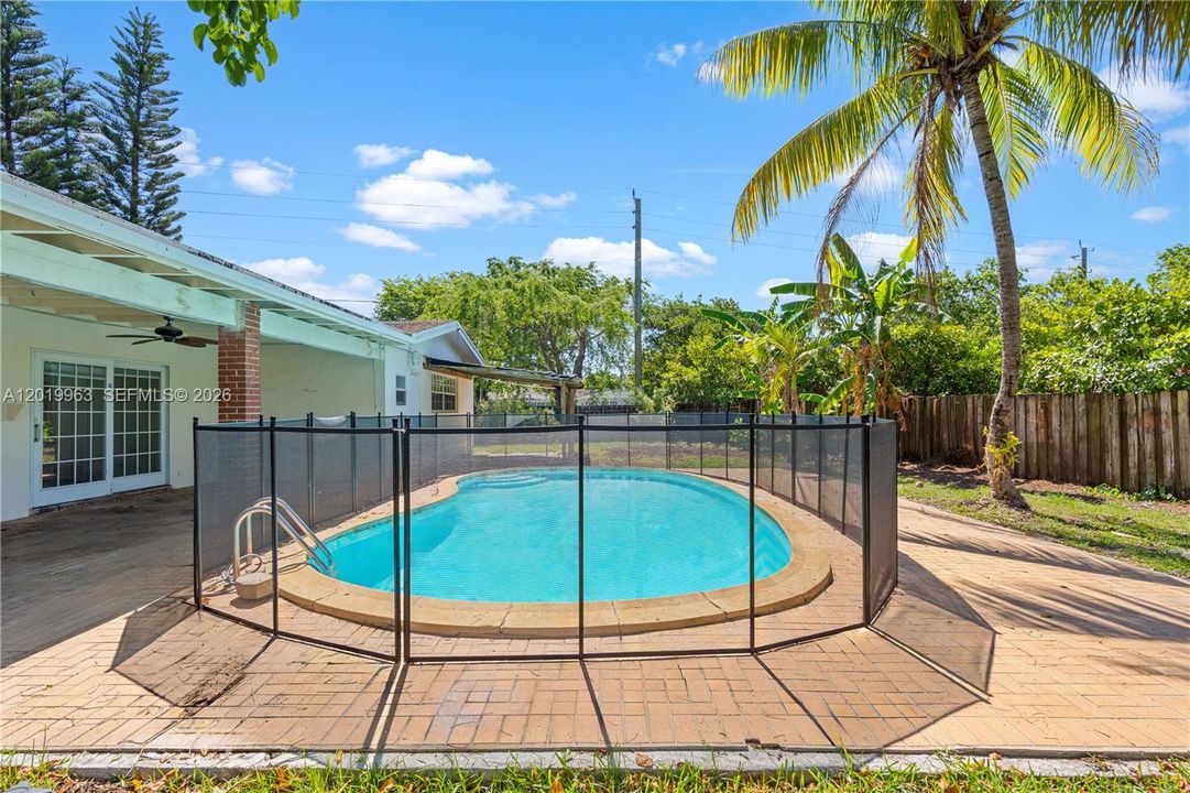 Activo con contrato: $946,000 (3 camas, 2 baños, 1860 Pies cuadrados)