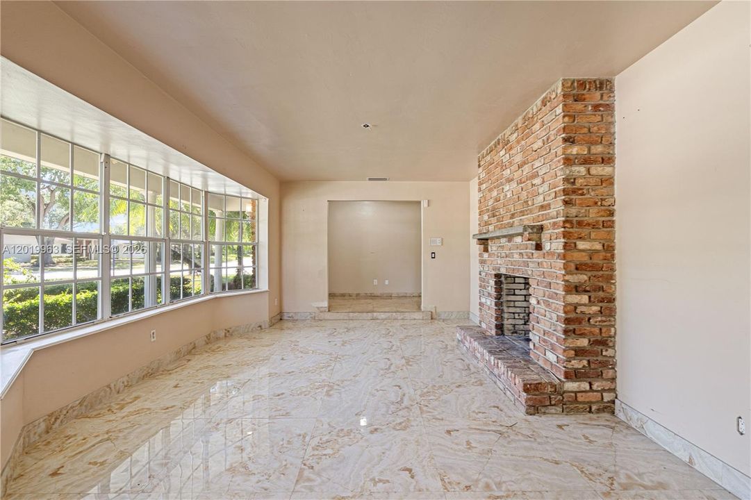 Activo con contrato: $946,000 (3 camas, 2 baños, 1860 Pies cuadrados)