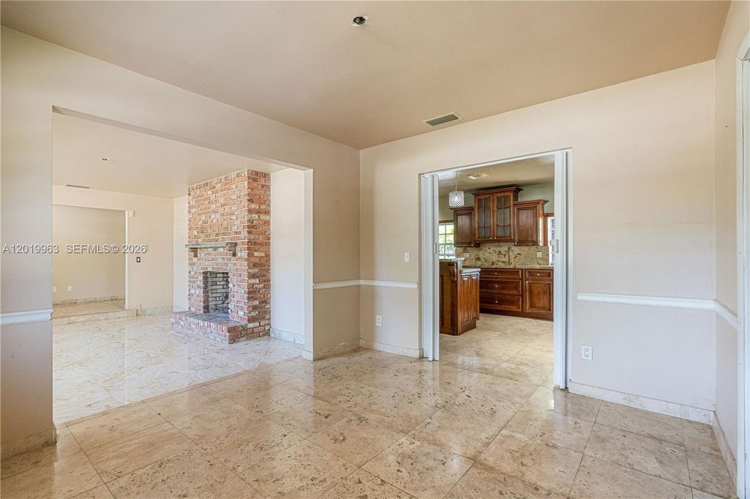 Activo con contrato: $946,000 (3 camas, 2 baños, 1860 Pies cuadrados)