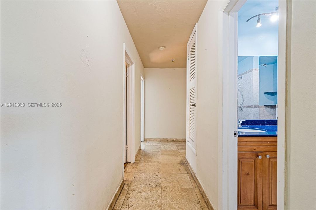 Activo con contrato: $946,000 (3 camas, 2 baños, 1860 Pies cuadrados)