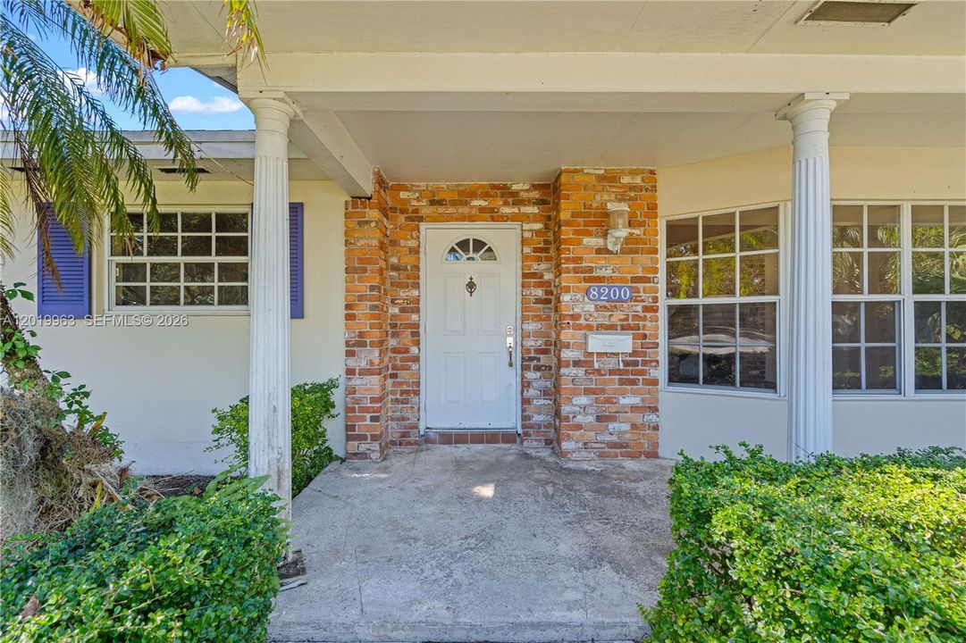 Activo con contrato: $946,000 (3 camas, 2 baños, 1860 Pies cuadrados)