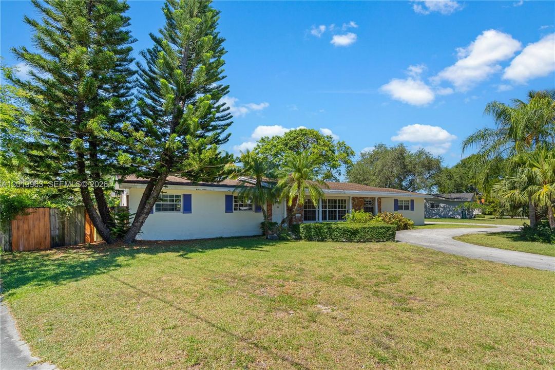 Activo con contrato: $946,000 (3 camas, 2 baños, 1860 Pies cuadrados)