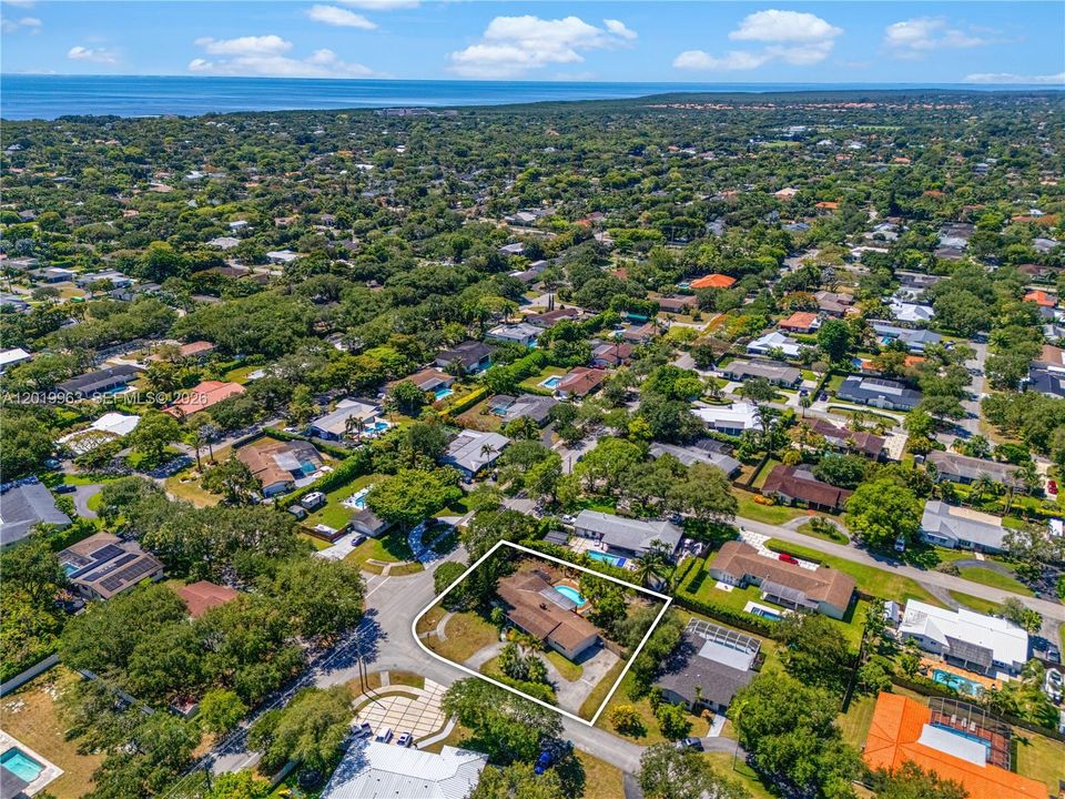 Activo con contrato: $946,000 (3 camas, 2 baños, 1860 Pies cuadrados)
