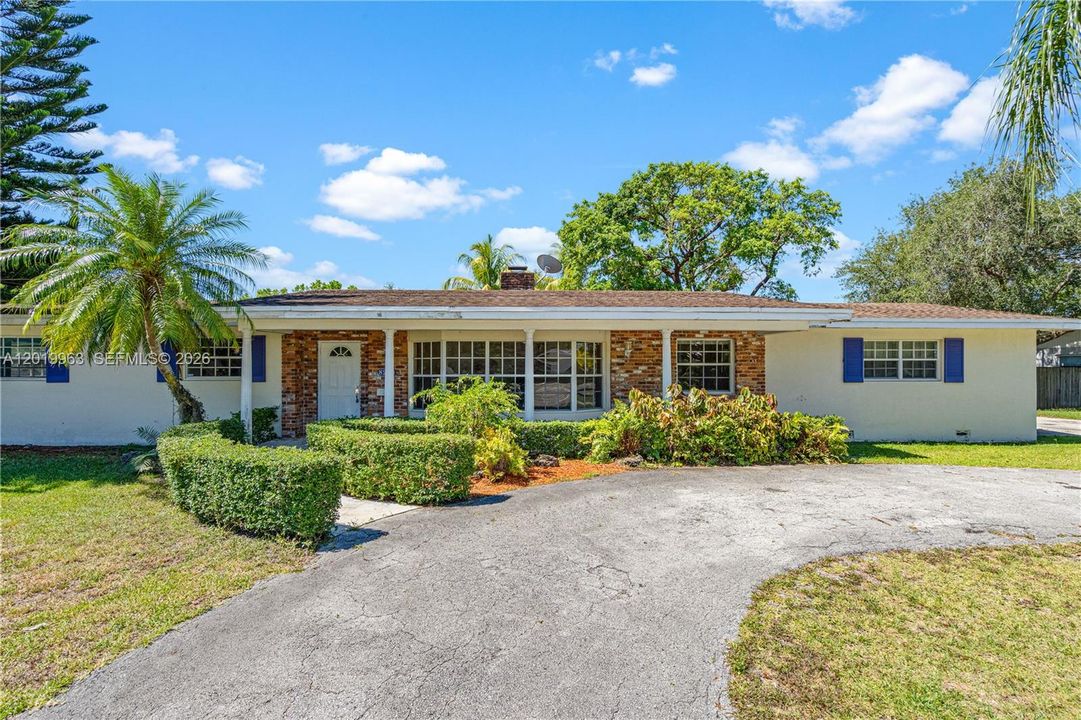 Activo con contrato: $946,000 (3 camas, 2 baños, 1860 Pies cuadrados)