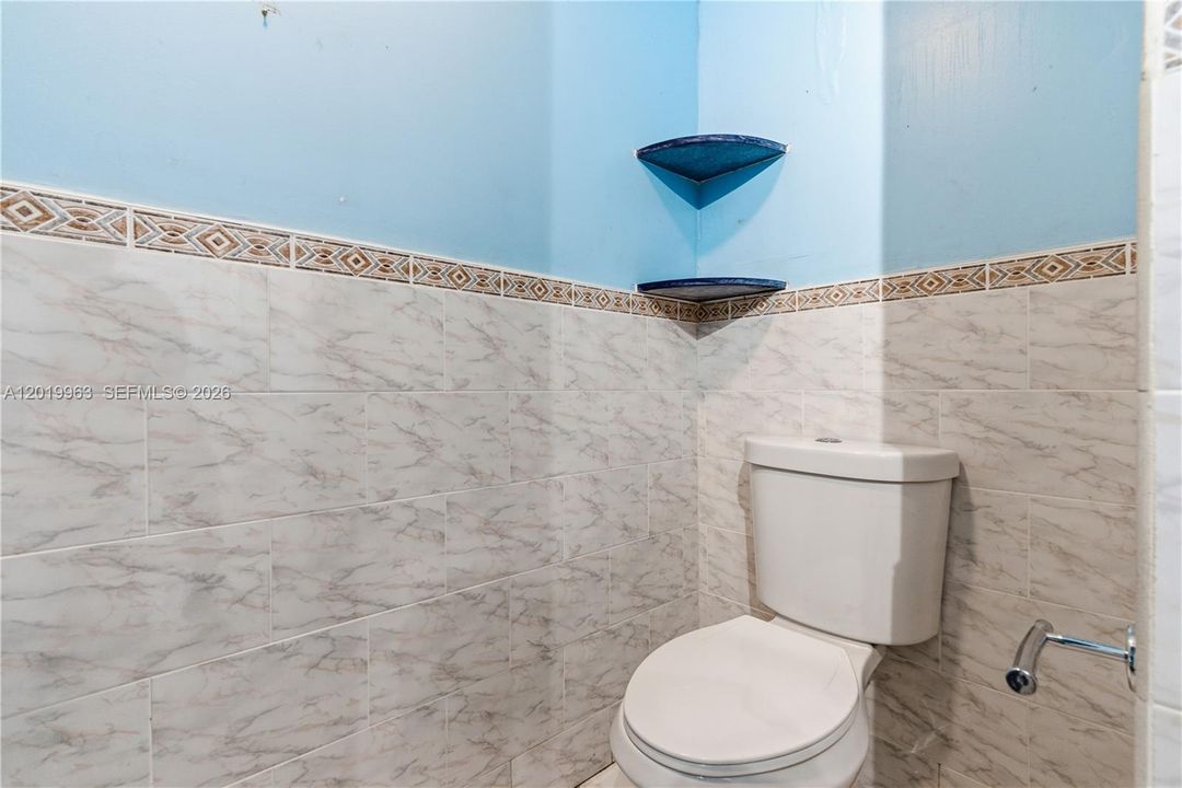 Activo con contrato: $946,000 (3 camas, 2 baños, 1860 Pies cuadrados)