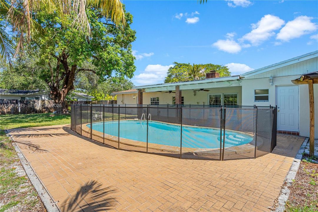 Activo con contrato: $946,000 (3 camas, 2 baños, 1860 Pies cuadrados)