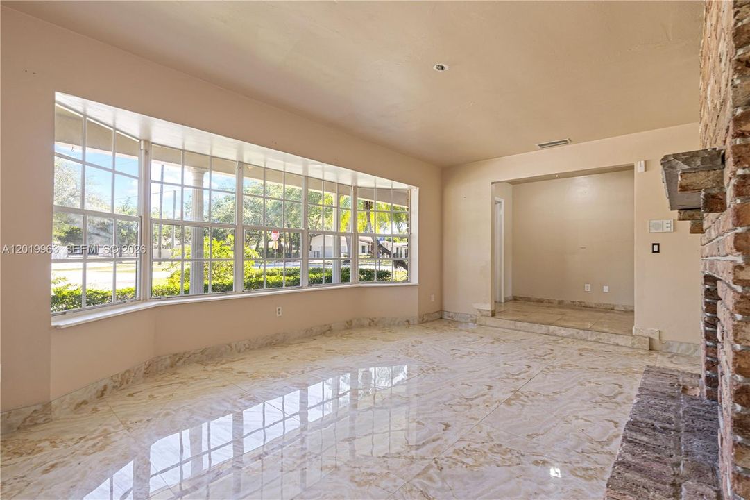 Activo con contrato: $946,000 (3 camas, 2 baños, 1860 Pies cuadrados)