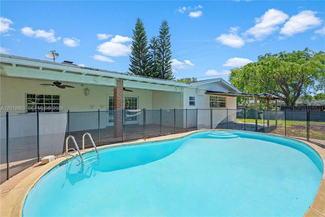 Activo con contrato: $946,000 (3 camas, 2 baños, 1860 Pies cuadrados)