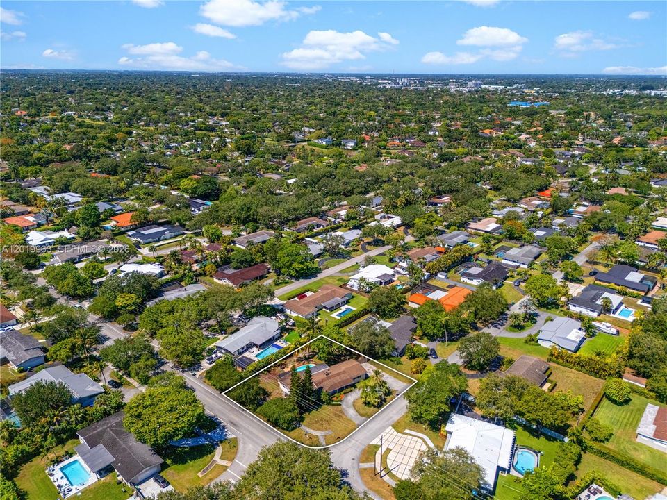 Activo con contrato: $946,000 (3 camas, 2 baños, 1860 Pies cuadrados)