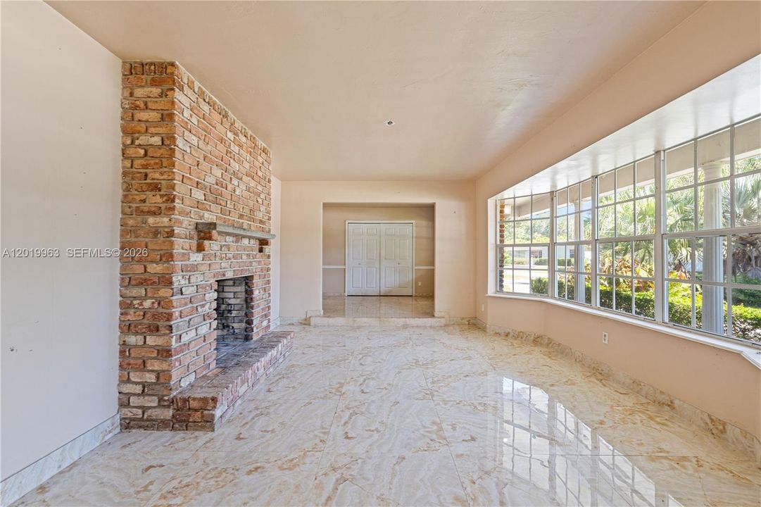 Activo con contrato: $946,000 (3 camas, 2 baños, 1860 Pies cuadrados)