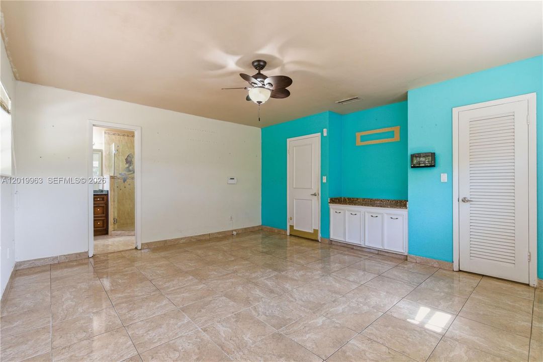 Activo con contrato: $946,000 (3 camas, 2 baños, 1860 Pies cuadrados)