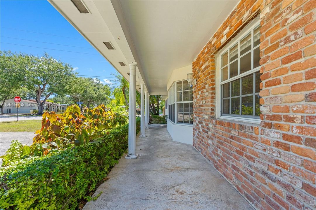 Activo con contrato: $946,000 (3 camas, 2 baños, 1860 Pies cuadrados)