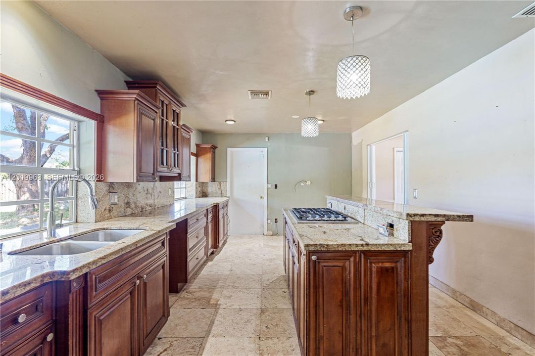 Activo con contrato: $946,000 (3 camas, 2 baños, 1860 Pies cuadrados)