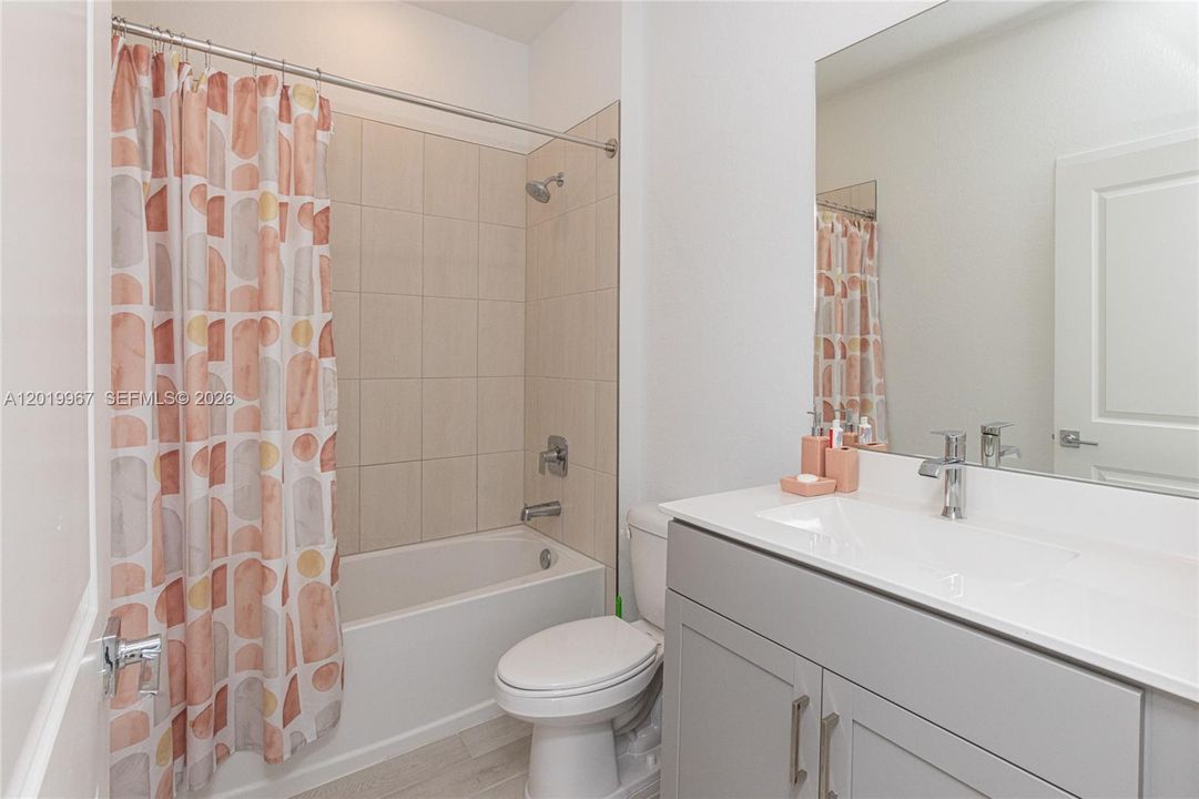 En Renta: $4,450 (4 camas, 3 baños, 1938 Pies cuadrados)