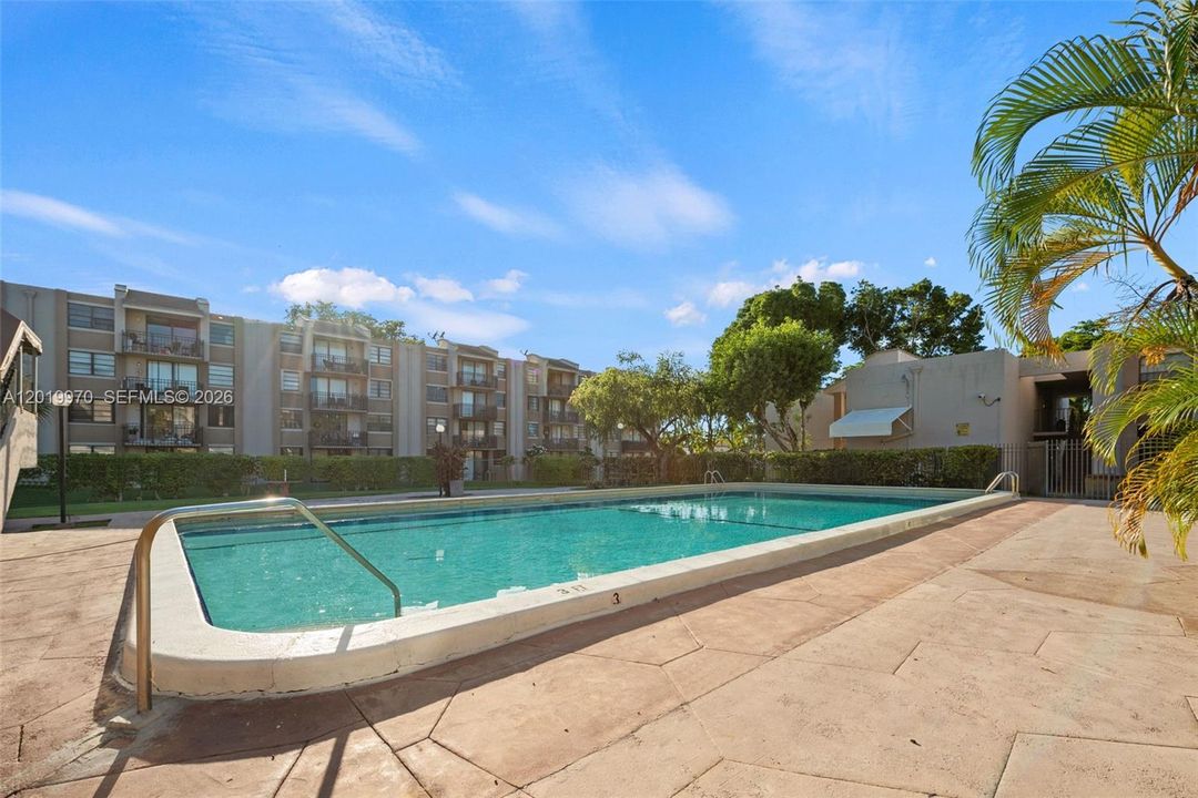 For Sale: $257,000 (2 beds, 1 baths, 760 Square Feet)