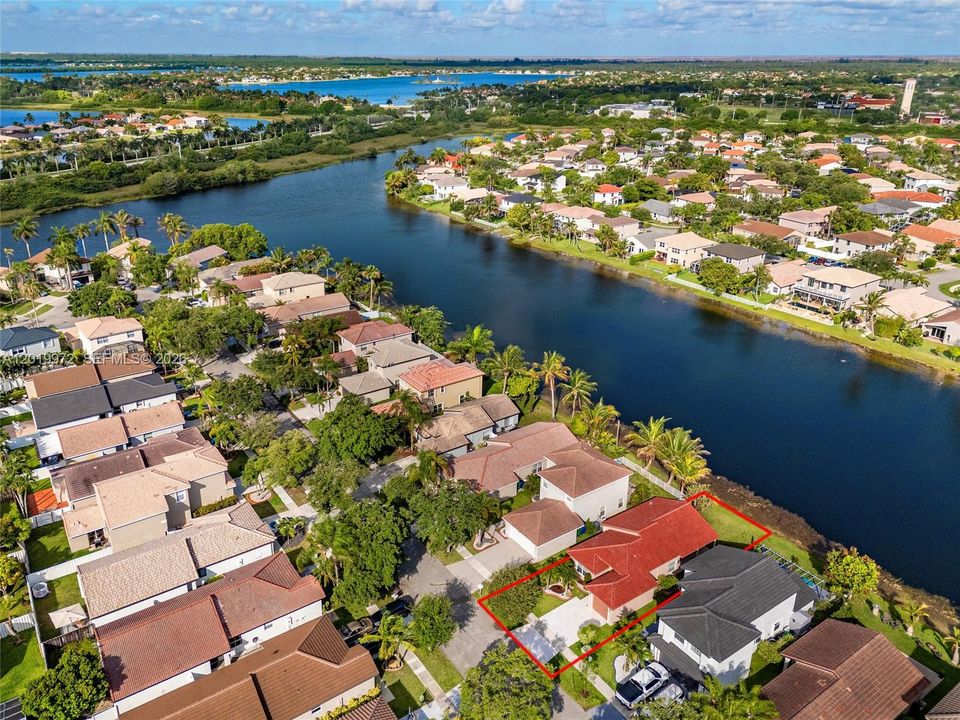 For Sale: $549,900 (3 beds, 2 baths, 1246 Square Feet)