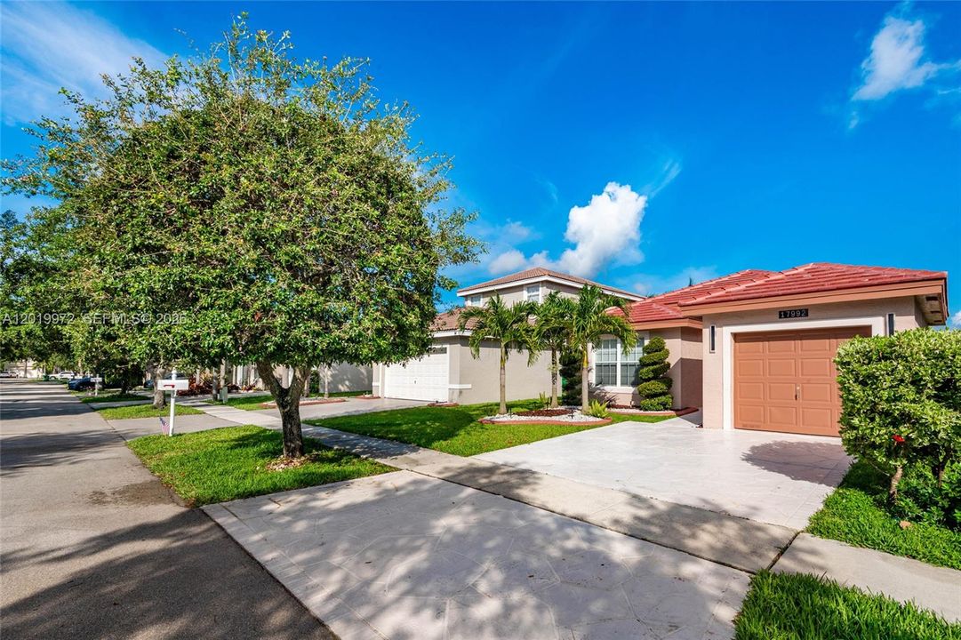 For Sale: $549,900 (3 beds, 2 baths, 1246 Square Feet)