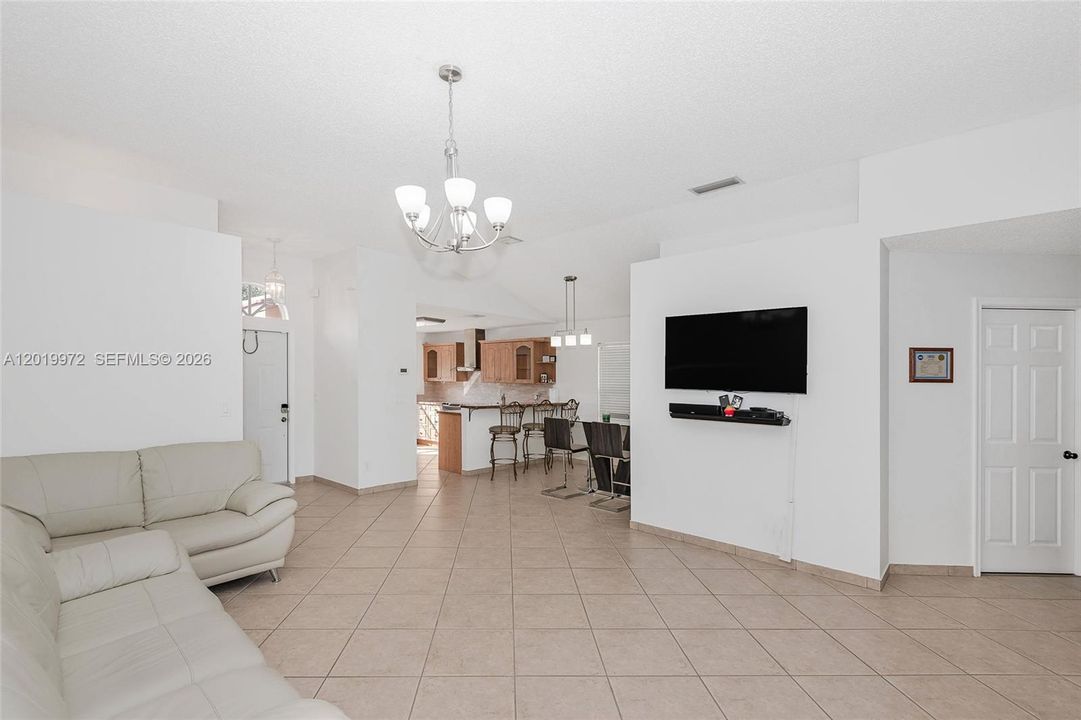 For Sale: $549,900 (3 beds, 2 baths, 1246 Square Feet)