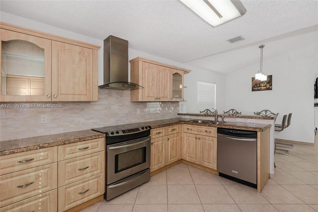 For Sale: $549,900 (3 beds, 2 baths, 1246 Square Feet)