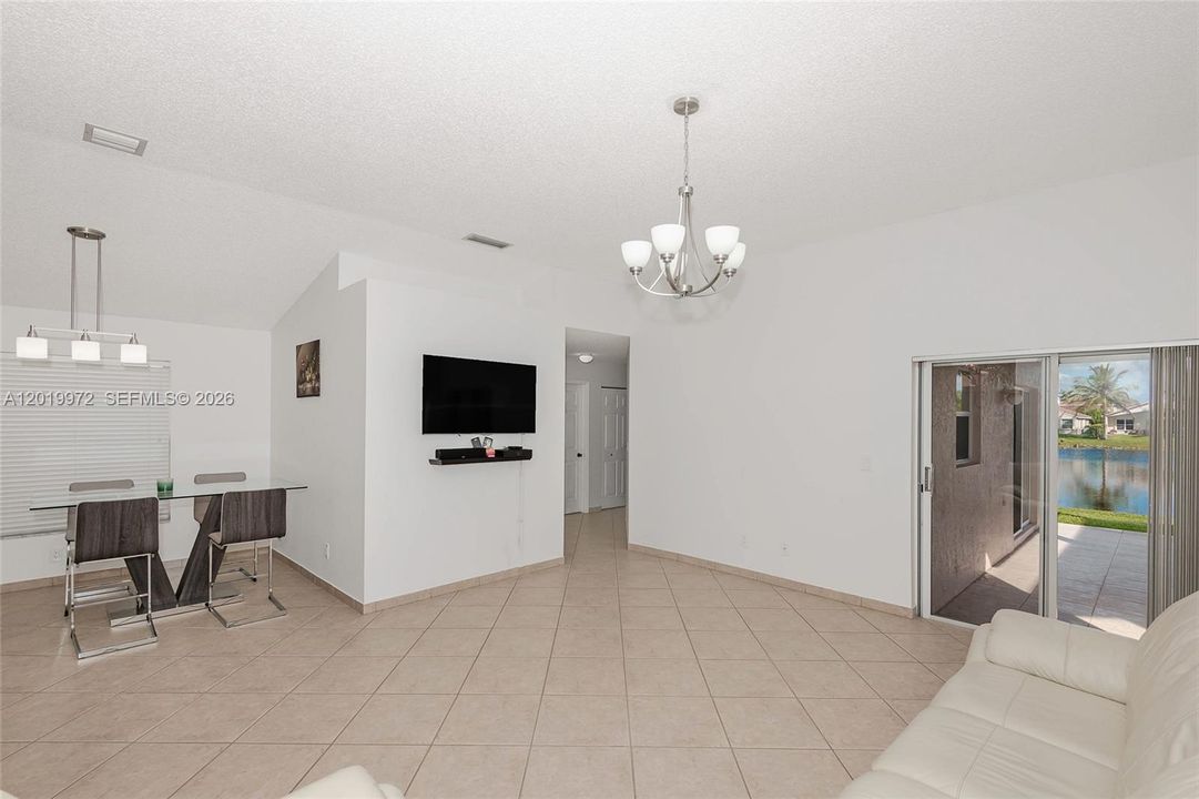 For Sale: $549,900 (3 beds, 2 baths, 1246 Square Feet)