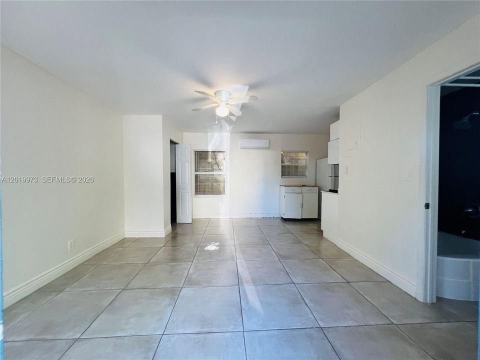 Active With Contract: $1,200 (0 beds, 1 baths, 285 Square Feet)