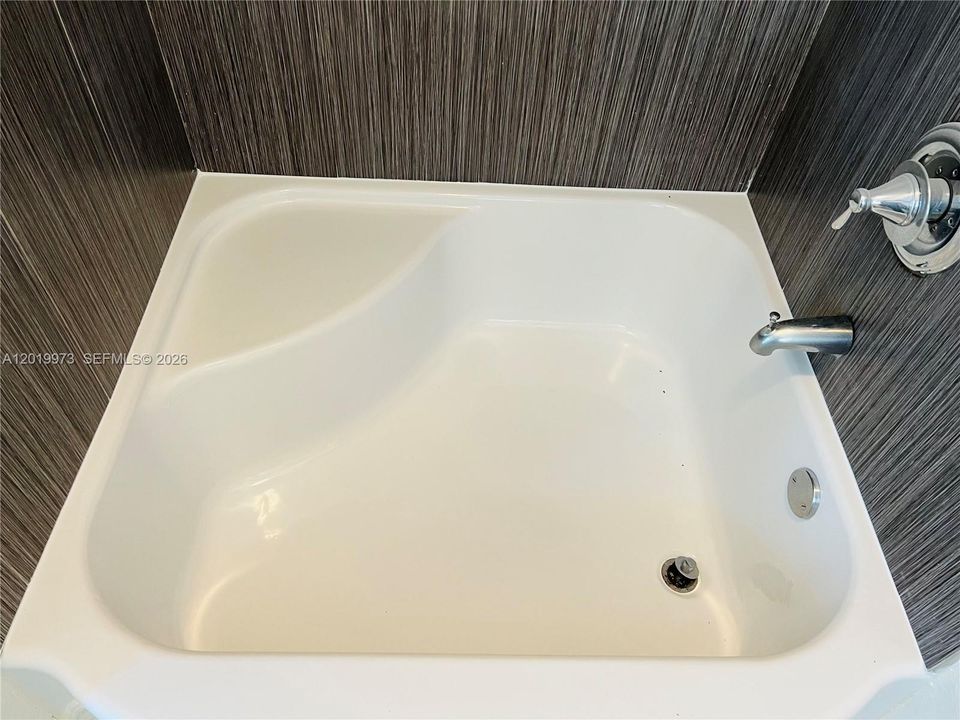 Active With Contract: $1,200 (0 beds, 1 baths, 285 Square Feet)
