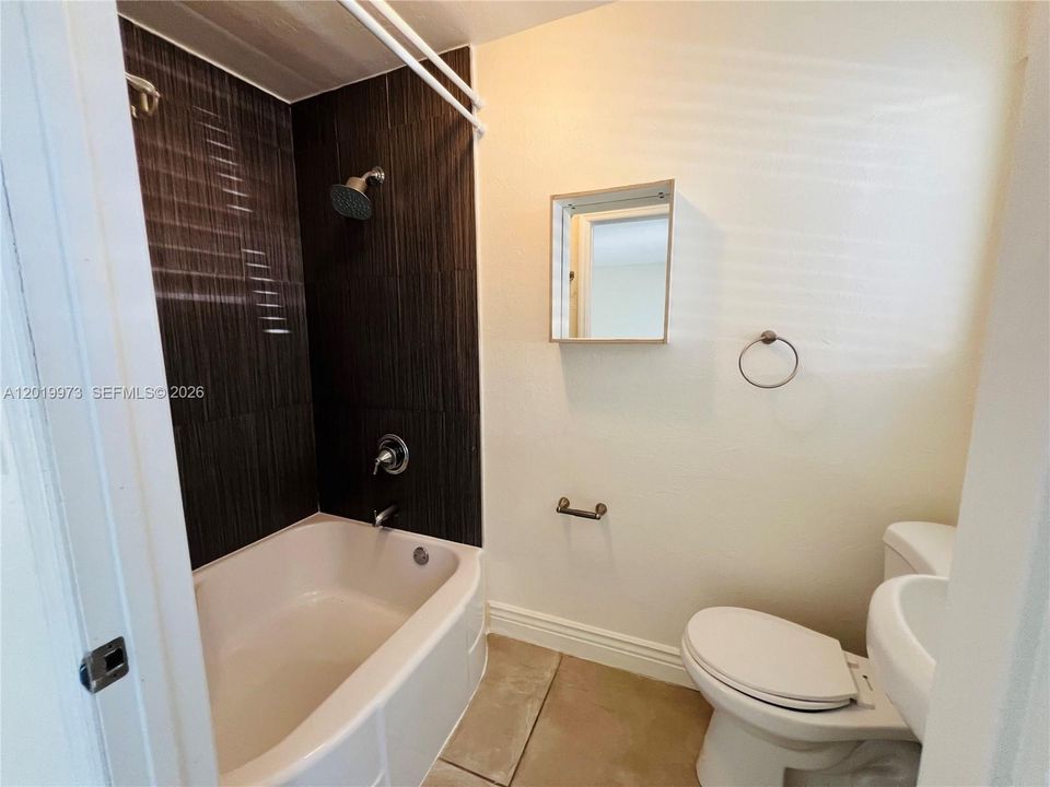 Active With Contract: $1,200 (0 beds, 1 baths, 285 Square Feet)