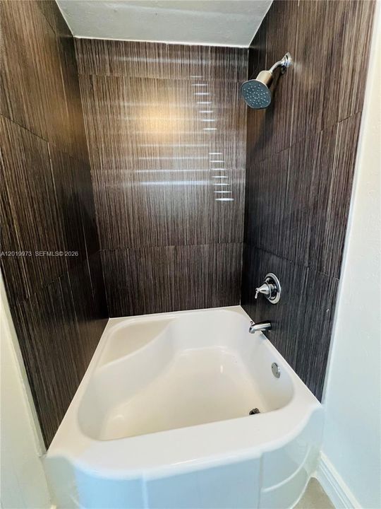 Active With Contract: $1,200 (0 beds, 1 baths, 285 Square Feet)