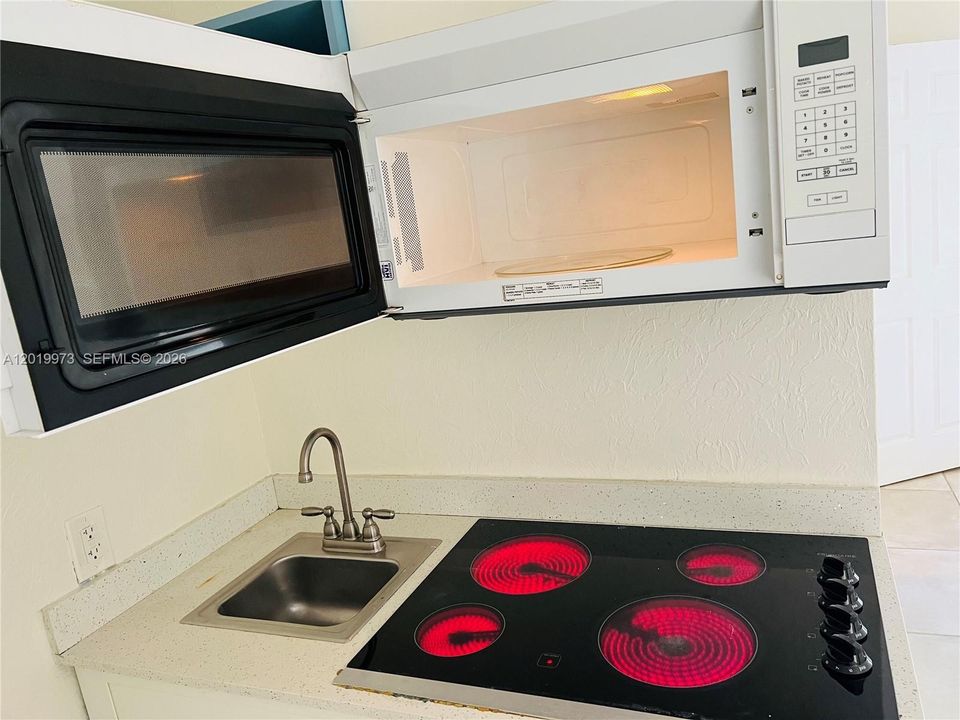 Active With Contract: $1,200 (0 beds, 1 baths, 285 Square Feet)