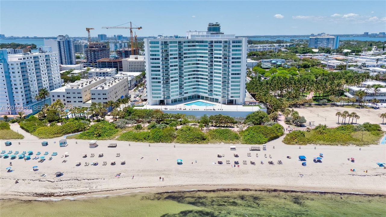 For Sale: $479,000 (1 beds, 2 baths, 1010 Square Feet)